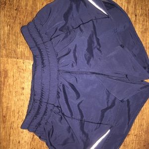 Lululemon Hotty Hot 2.5 shorts